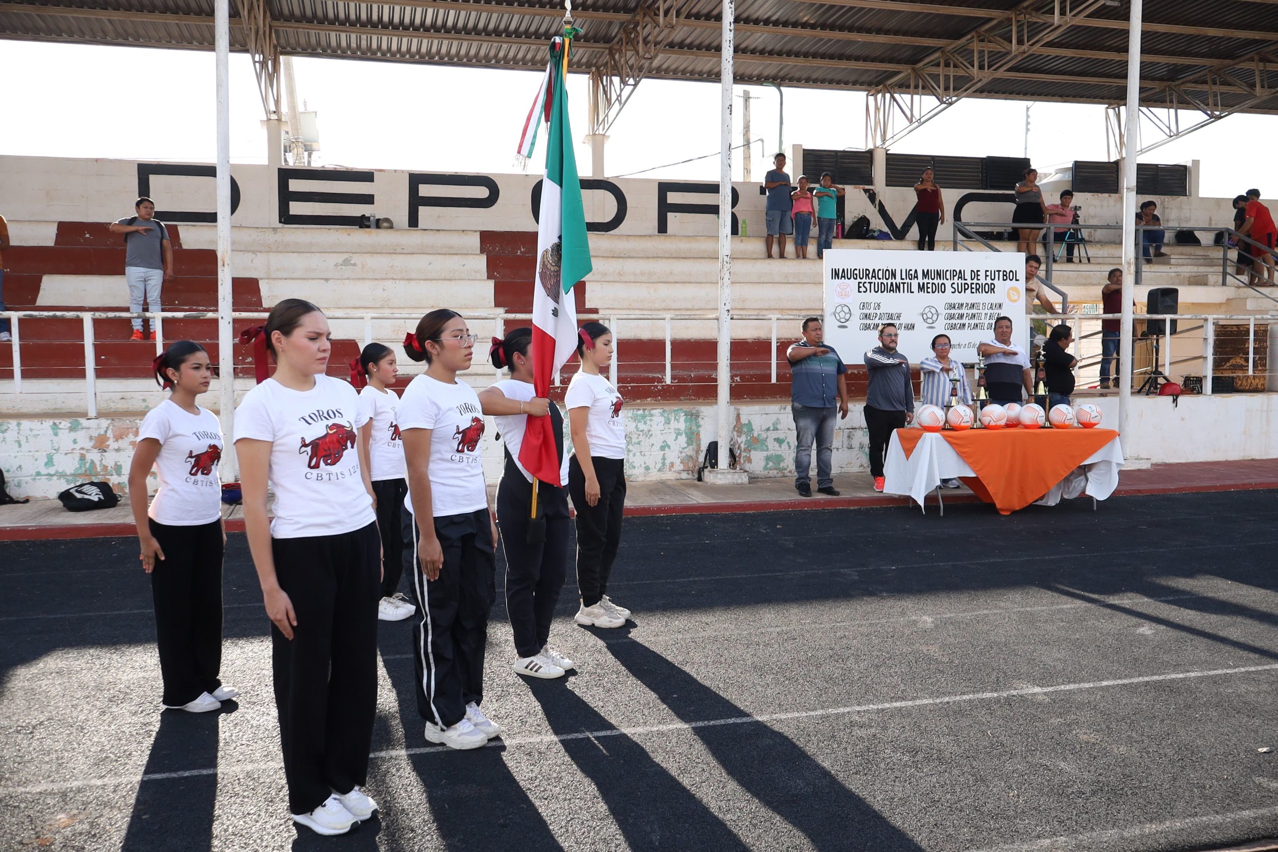 Reafirmando su compromiso con el impulso al deporte y el desarrollo integral de la juventud, el alcalde Milton Ulises Millán Atoche inauguró la Liga Municipal de Fútbol Estudiantil de Nivel Medio Superior, promoviendo espacios para la sana convivencia.