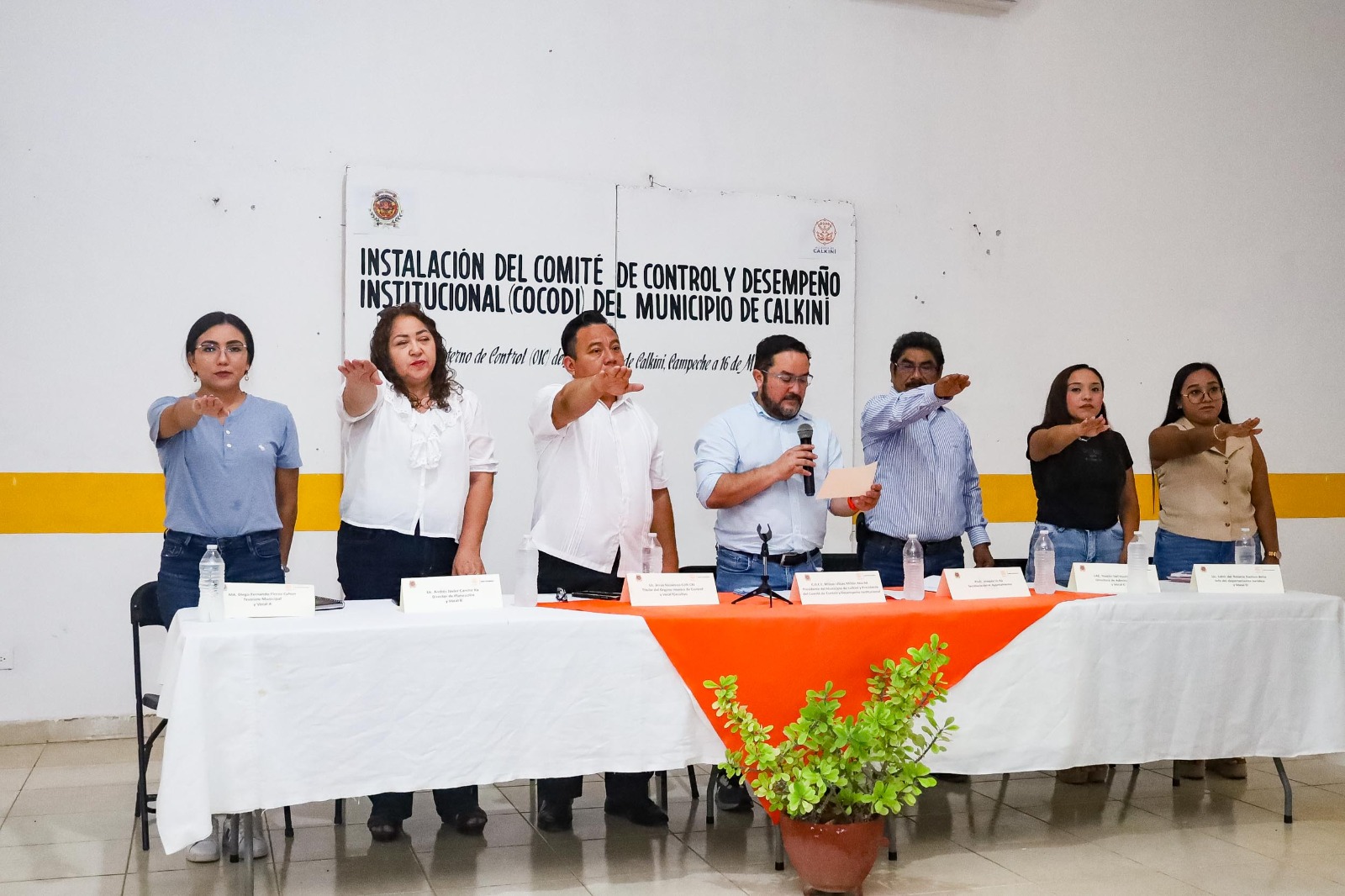 Con el objetivo de fortalecer la eficiencia, integridad y transparencia en la gestión pública, el H. Ayuntamiento de Calkiní, a través del Órgano Interno de Control (OIC), llevó a cabo la instalación del Comité de Control y Desempeño Institucional (COCODI) para el periodo 2024–2027.