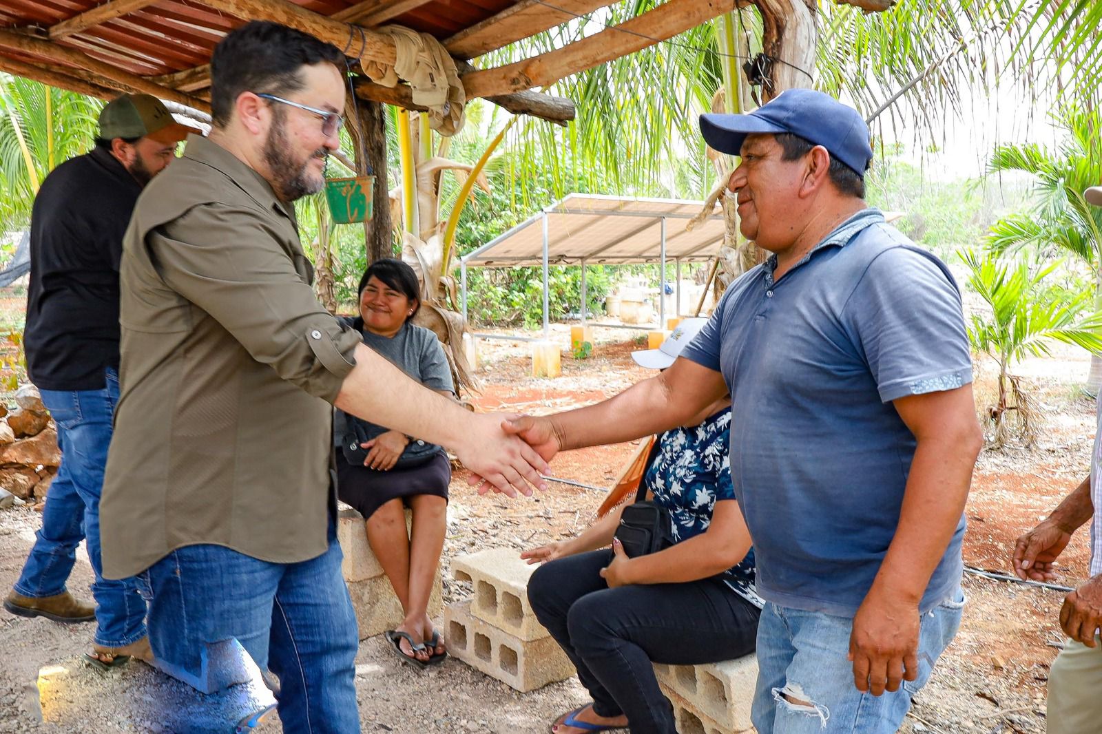 Estas acciones responden al compromiso de la administración municipal por impulsar el desarrollo del campo, mejorar las condiciones de traslado y fortalecer la infraestructura productiva en las zonas rurales de Calkiní.