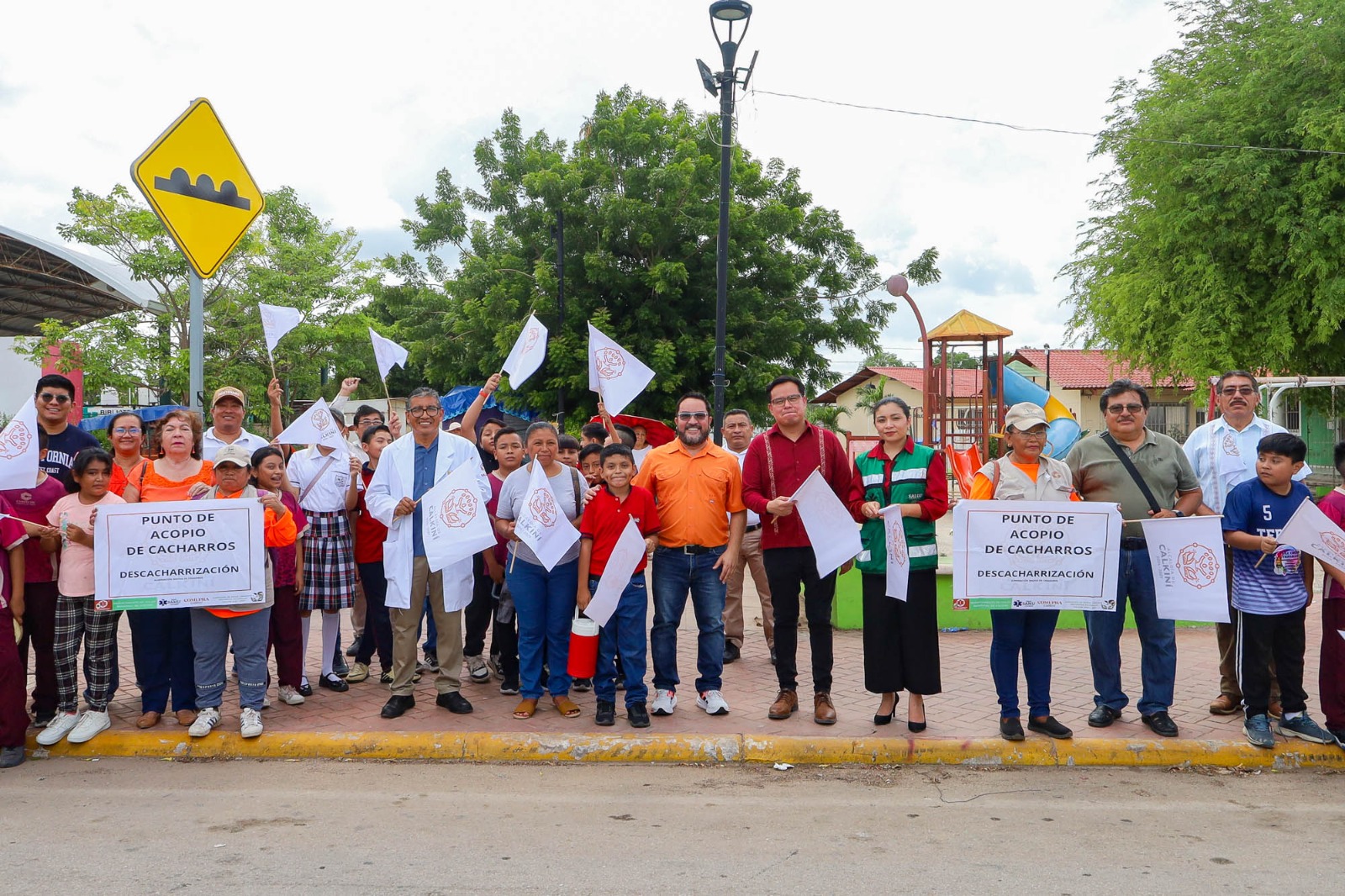 La campaña incluye además control larvario y vacunación antirrábica para perros y gatos, mediante recorridos casa por casa realizados por el personal del Departamento de Salud Municipal, acercando así los servicios directamente a las familias.