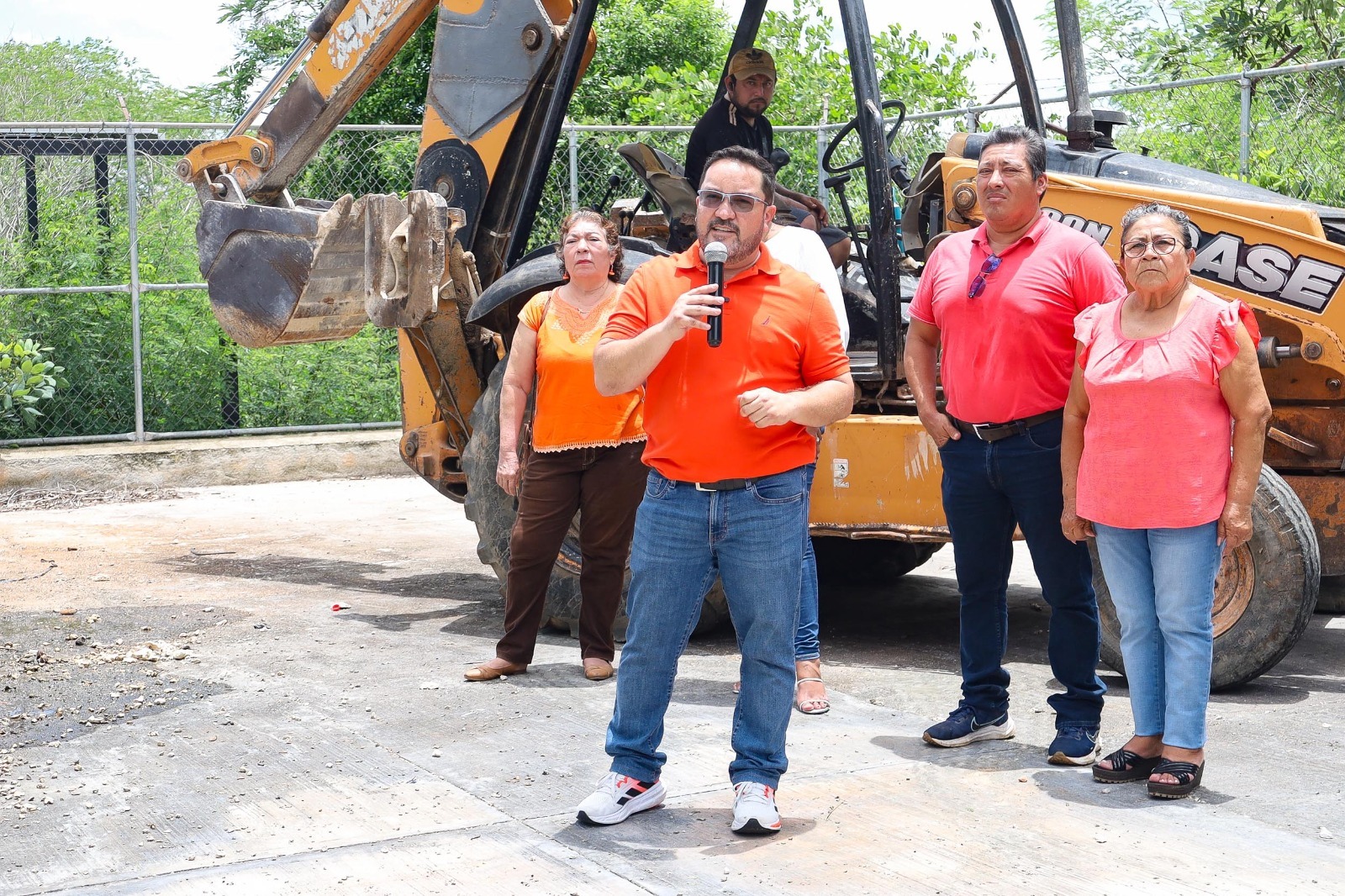 Esta acción responde a una de las demandas prioritarias de la comunidad y representa un paso importante hacia un municipio con servicios más eficientes, equitativos y dignos. El Ayuntamiento de Calkiní continúa trabajando por el bienestar de sus habitantes, llevando soluciones concretas que mejoran la calidad de vida.