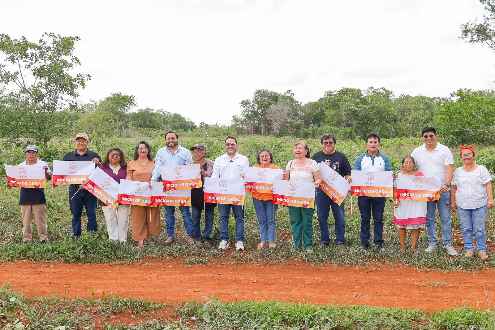 "Este camino representa una mejora significativa para nuestros productores, quienes diariamente se trasladan a sus parcelas", señaló Millán Atoche.