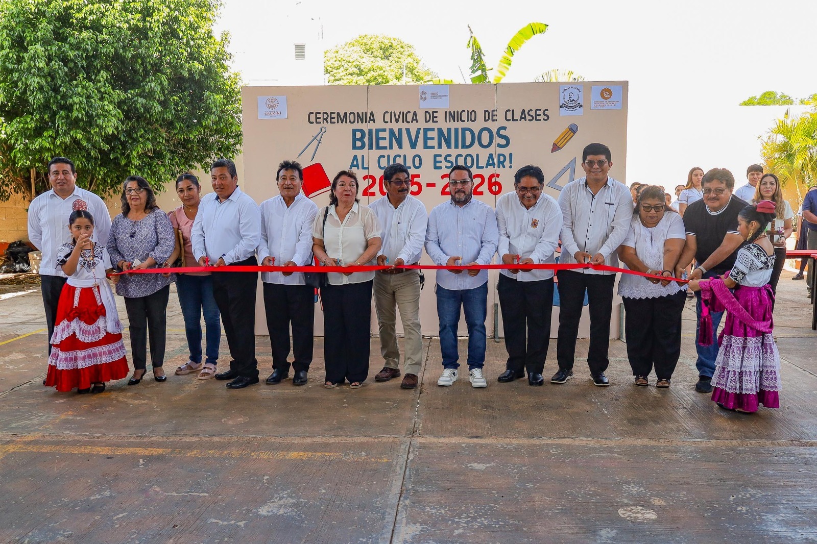 El Gobierno Municipal de Calkiní amable, capaz e imparable reafirma su compromiso de seguir impulsando acciones a favor de la educación, como un eje prioritario para el bienestar y el progreso de las futuras generaciones.