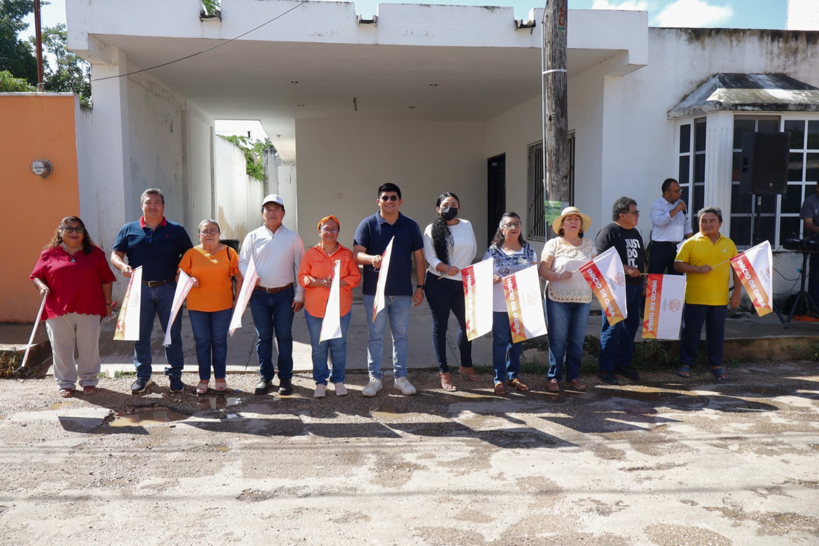 Esta acción forma parte del programa de mejoramiento de vialidades que impulsa la administración encabezada por el alcalde Milton Ulises Milán Atoche, con el propósito de fortalecer la infraestructura urbana y mejorar la movilidad, la seguridad y la imagen de la cabecera municipal.