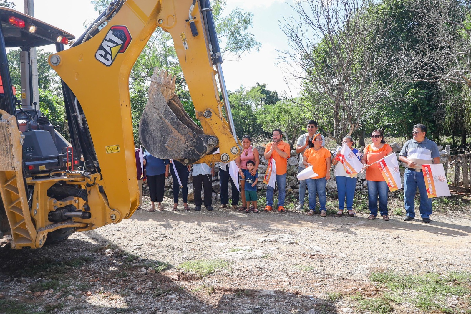Esta pavimentación beneficiará de manera directa a más de 300 habitantes de San Nicolás. Con obras firmes y resultados visibles, el Ayuntamiento reafirma su compromiso de seguir transformando cada rincón del municipio.
