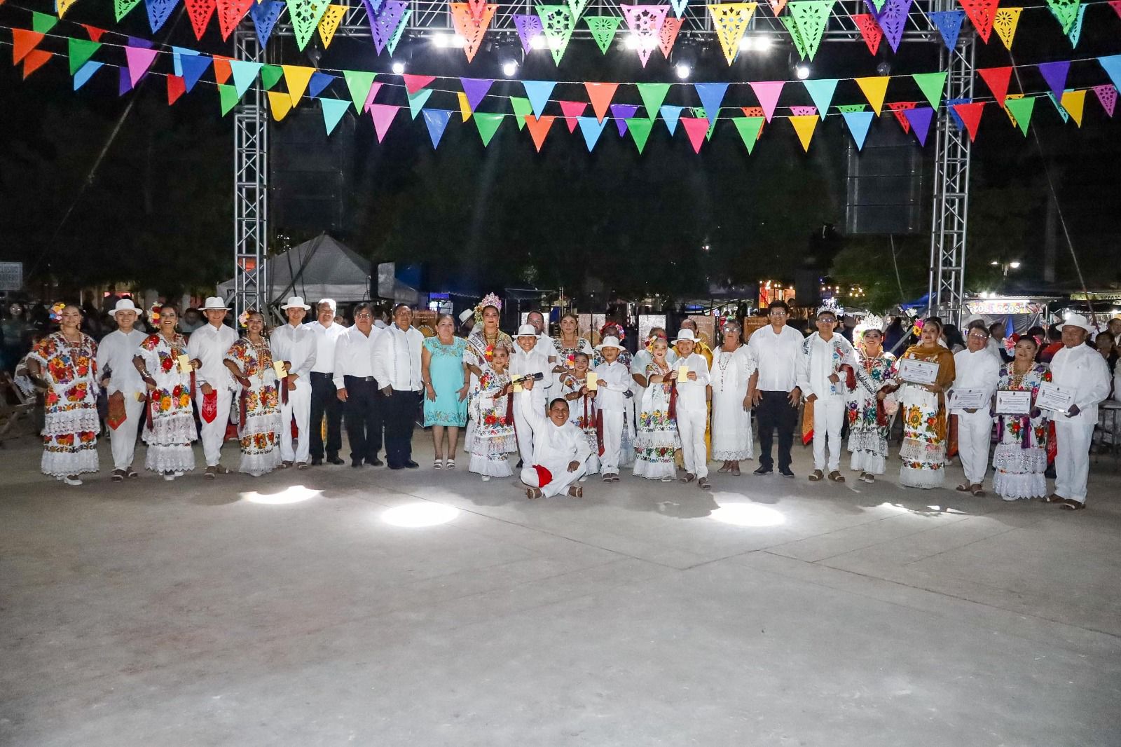 El evento concluyó en medio de aplausos y ambiente festivo, consolidándose como uno de los atractivos culturales más representativos de la feria.