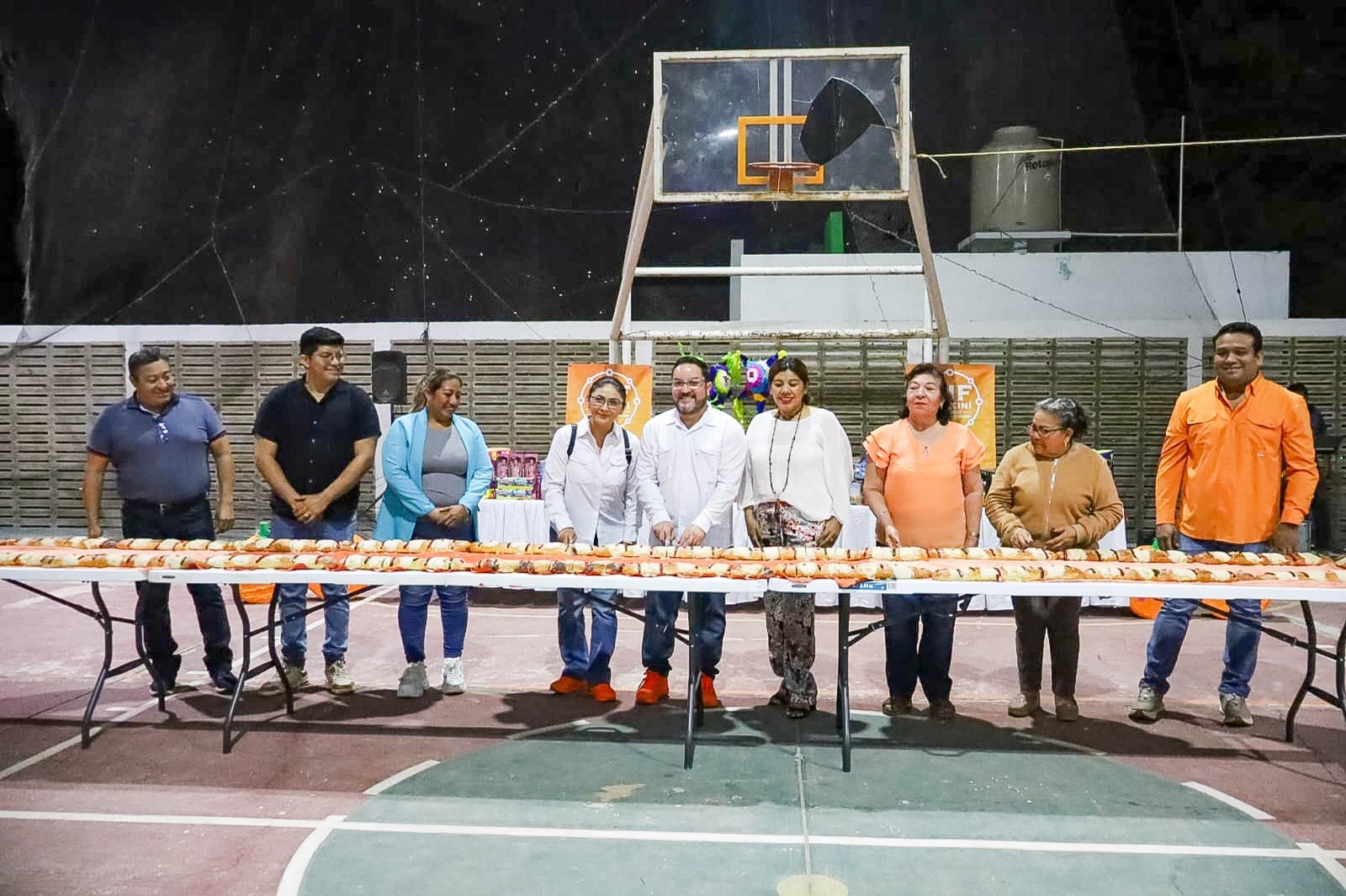 Como parte de la gira de Reyes, el H. Ayuntamiento de Calkiní, en conjunto con el DIF Municipal, continúa llevando momentos de convivencia y sonrisas a las niñas y niños de las distintas comunidades del municipio.