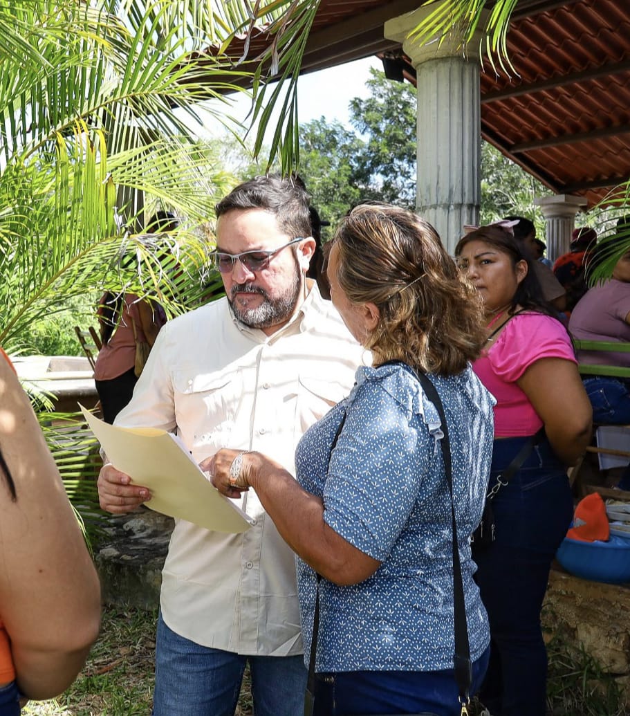 Cada avance es resultado del esfuerzo diario de quienes integran el gobierno municipal. Desde el personal que limpia calles, parques y avenidas, hasta los equipos de Protección Civil y Servicios Públicos que brindan atención oportuna a la ciudadanía, el compromiso es el mismo: servir y responder a la gente.