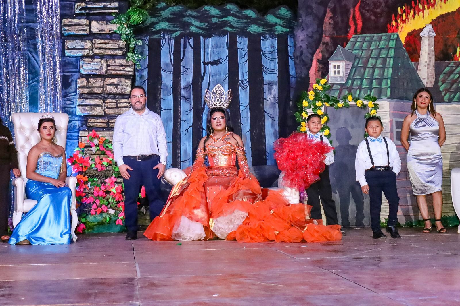 El corazón de la ciudad vibró en un ambiente de color, música y tradición, y con una plaza principal abarrotada, Calkiní celebró la coronación de Johana I como Reina de la Diversidad del Carnaval “Magia y Fantasía” 2026.