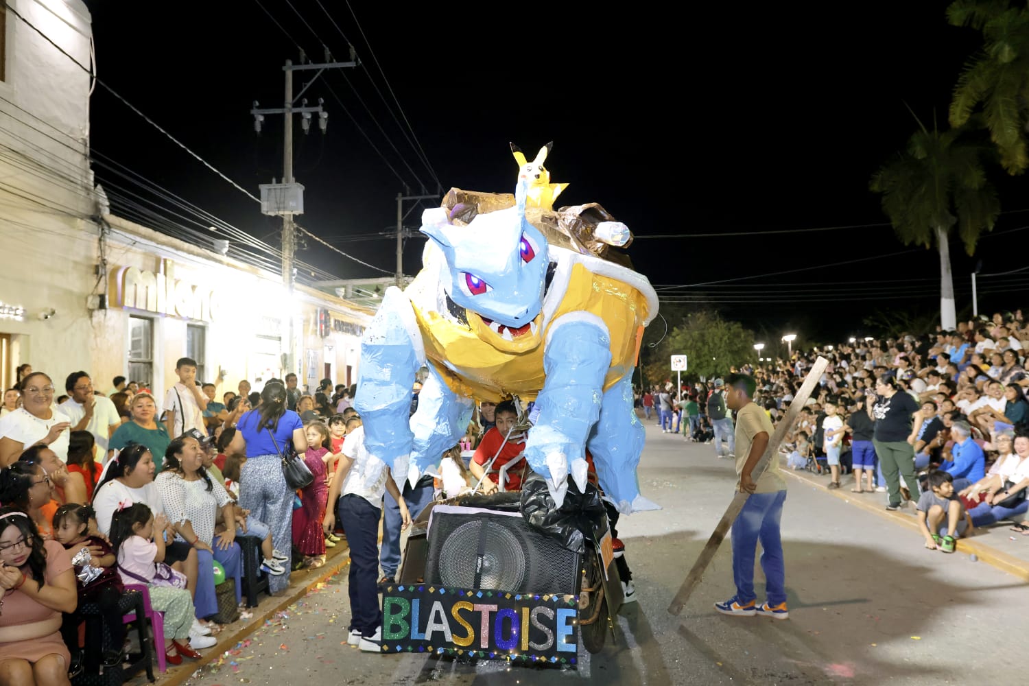La magia, la creatividad y la alegría se apoderaron de las principales calles de la ciudad, durante el tradicional Sábado de Bando del Carnaval "Magia y Fantasía". Ingeniosos triciclos y coloridos carros alegóricos hicieron vibrar a cientos de familias que se dieron cita para disfrutar de este gran evento carnavalesco.