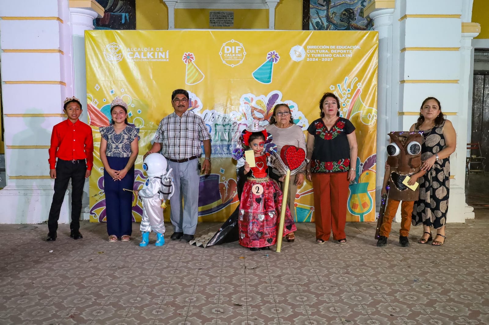 Con un derroche de talento, imaginación e ingenio, se llevó a cabo el concurso de disfraz infantil en la explanada del Palacio Municipal, como parte de las actividades del Carnaval “Magia y Fantasía”. La ternura, el carisma y la alegría de las niñas y los niños cautivaron al público, que disfrutó de cada una de sus pasarelas llenas de color y creatividad.
