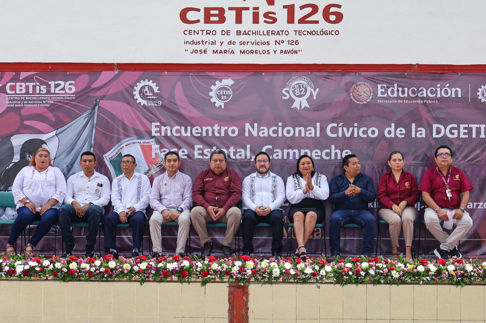 Con un firme compromiso por fortalecer los valores cívicos y la formación integral de la juventud, el presidente municipal Milton Ulises Millán Atoche encabezó la inauguración del VII Encuentro Nacional Cívico de la DGETI en su fase estatal, consolidando a Calkiní como punto de encuentro del talento y la disciplina estudiantil.