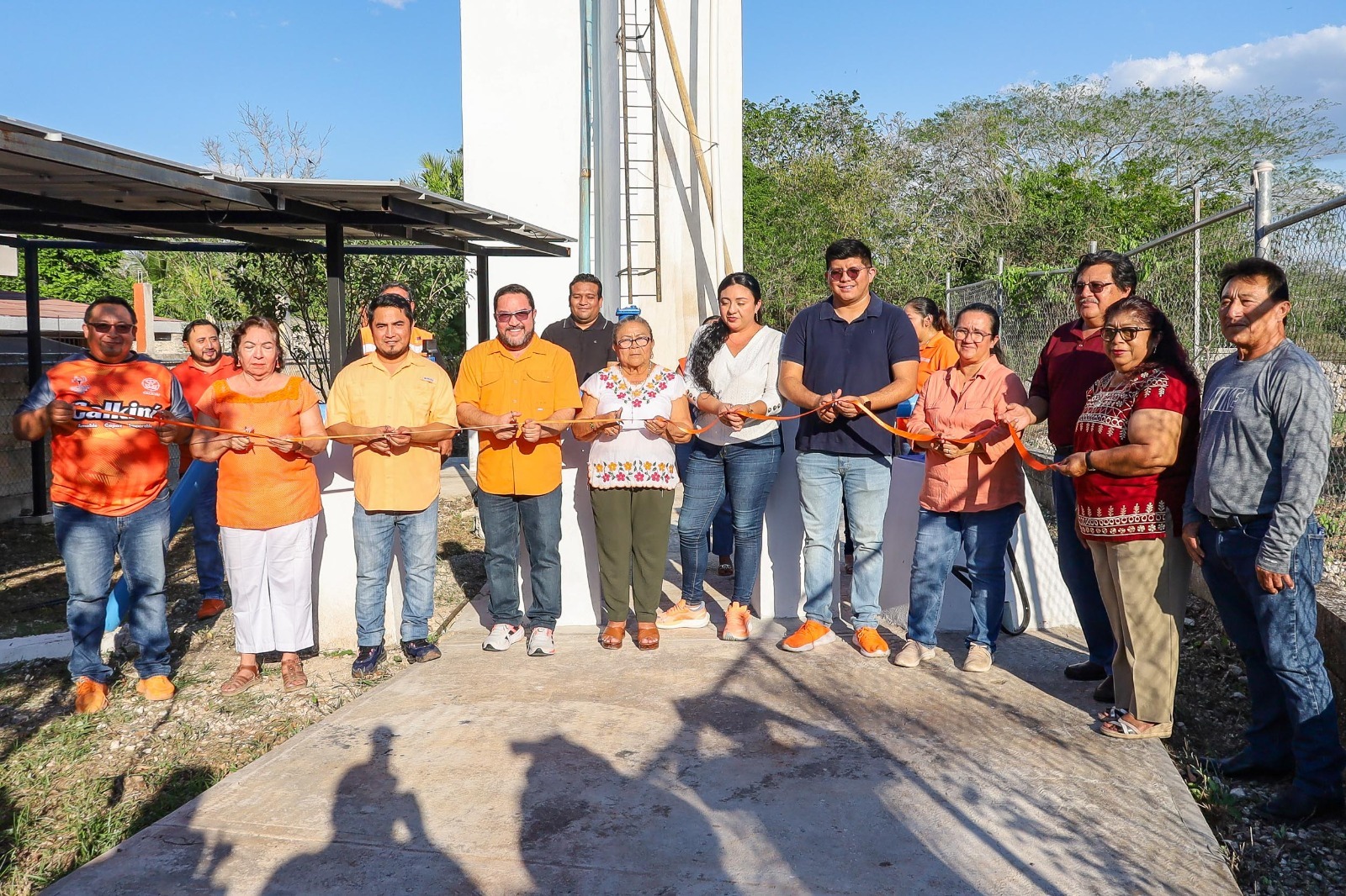 En la localidad de Nunkiní, el edil inauguró la rehabilitación del pozo profundo ubicado en la colonia Gato Negro, una obra largamente esperada por los habitantes, que durante años permaneció en el abandono y que hoy representa un acto de justicia social.