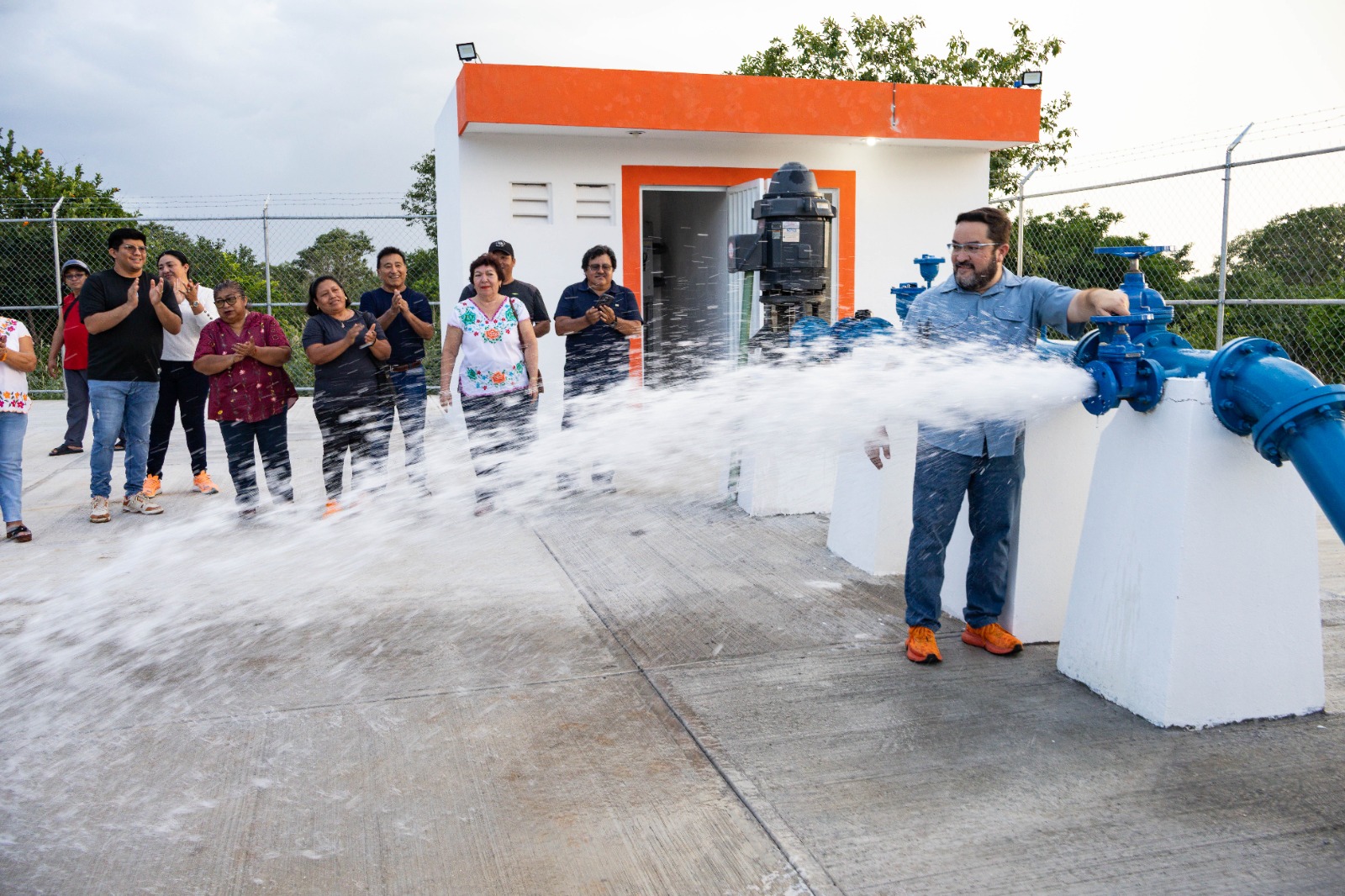 Esta obra permitirá mejorar el suministro de agua potable en la cabecera municipal, que ahora incrementa su capacidad de abastecimiento al pasar de 7 a 11 pozos, garantizando un servicio más eficiente para un mayor número de hogares.