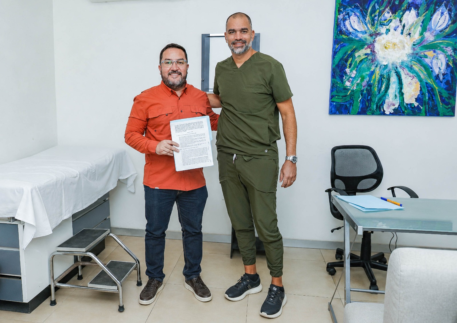 Este acuerdo tiene como objetivo establecer mecanismos de colaboración que permitan ampliar las oportunidades de acceso de las y los habitantes de Calkiní a servicios médicos especializados, mediante la aplicación de descuentos y tarifas preferenciales en diversos estudios, procedimientos y tratamientos.