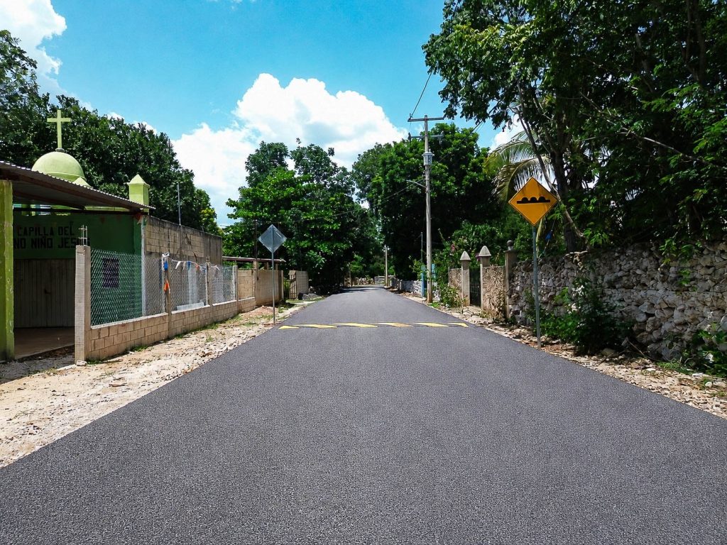 Las familias de la ampliación del Divino Niño cuentan ahora con una nueva vialidad que mejora el acceso a sus hogares y brinda mayor seguridad para quienes transitan diariamente por la zona.